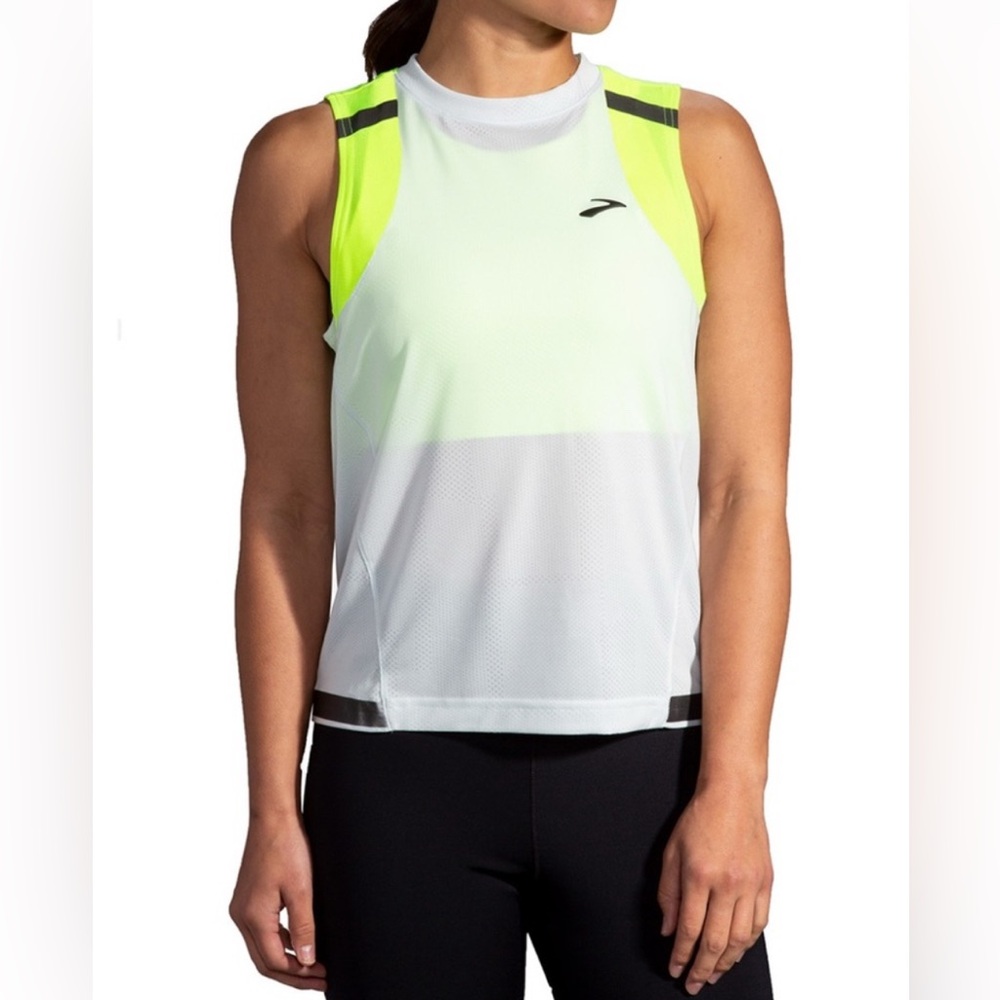 Brooks Carbonite Tank